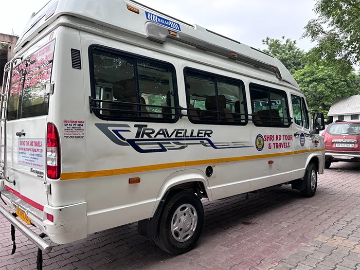 6 Seater Traveller in Delhi