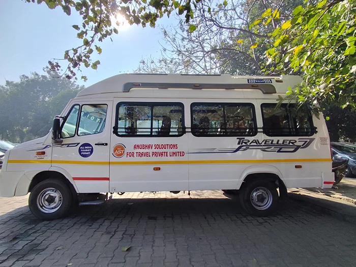 8 Seater Luxury Tempo Traveller on Rent